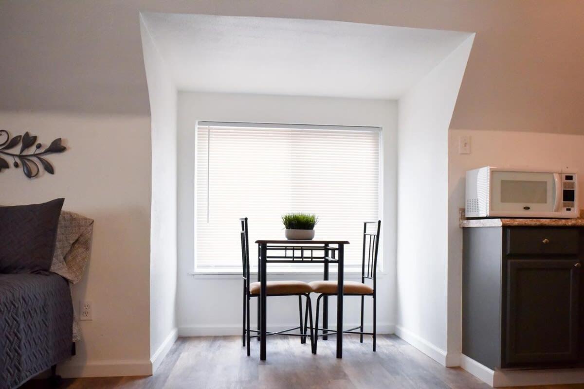 Unwind In A Bright Comfortable Apartment For 3 Pittsburgh Bagian luar foto